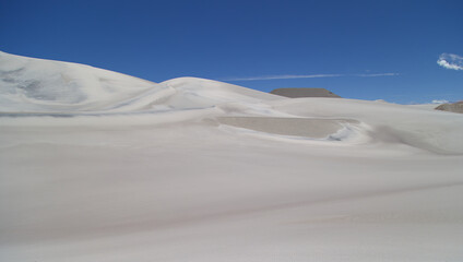 Fototapeta na wymiar The white dunes of Pumice near the volcanoes in the Puna Aregentina