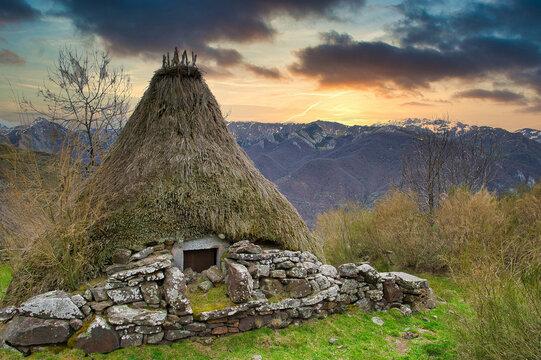 Bra&ntilde;a La Corra flock of shepherds, Camin Real de la Mesa, Somiedo Natural Park and Biosphere Reserve, Arbellales village, Saliencia valley, Asturias, Spain