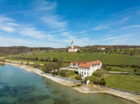 Das Bodensee-Schloss Maurach und die Wallfahrtskirche Birnau