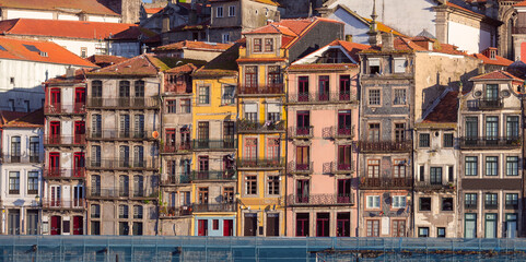 Fototapeta na wymiar Colorful facades of houses in the old district of Porto.