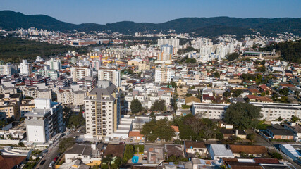 Paisagem Urbana Cidade Florianopolis Centro Trindade Itacorubi Beira Ilha Mar Baía Norte Morro da Cruz Prédios Arquitetura Engenharia Urbanismo Santa Catarina Por do Sol Drone Aérea 