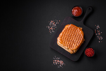 Delicious crispy sandwich with chicken breast, tomatoes, ketchup and spices