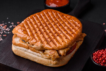 Delicious crispy sandwich with chicken breast, tomatoes, ketchup and spices