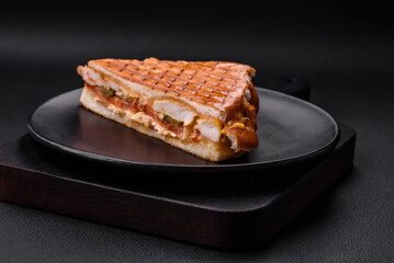 Delicious crispy sandwich with chicken breast, tomatoes, ketchup and spices