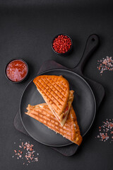 Delicious crispy sandwich with chicken breast, tomatoes, ketchup and spices