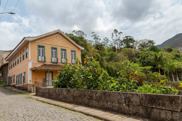 Fototapeta na wymiar Casario colinial no bairro do Rosário, em Ouro Preto, Minas Gerais