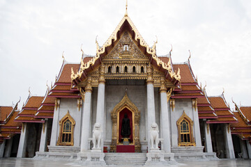 Fototapeta premium Wat Benchamabophit Dusitwanaram or Marble Temple in Bangkok