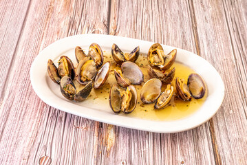 Clams a la marinera are a very typical clam stew of Galician gastronomy, particularly in the Rías Bajas area, being also very popular in other areas of Spain such as Cantabria or Asturias