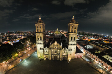 Fototapeta na wymiar Catedral Basílica de Puebla, Nocturna.