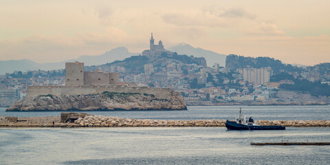 La ville de Marseille vue depuis les îles du Frioul