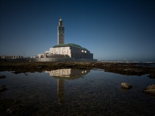 Fototapeta premium scenic view of Hassan II Mosque from the beach. Casablanca, Morocco