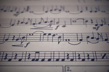 Fototapeta premium Noten bilden ein lächelndes Gesicht auf einem Notenblatt 