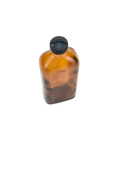 immagine di bottiglia in vetro marrone con tappo a vite per medicinali e liquidi su sfondo trasparente