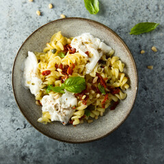 Pasta with fresh cheese and tomatoes