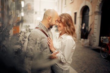 Obraz na płótnie Canvas Couples in the City Italy