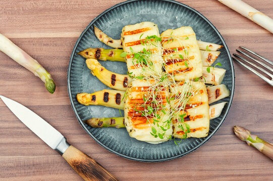 Grilled white asparagus with halloumi cheese.