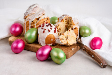 Easter cakes with white icing and a knife and colored eggs