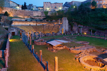 Volterra, Pisa. Veduta notturna del Teatro Romano
