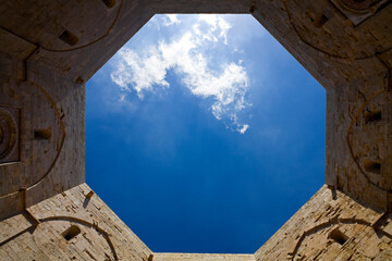 Castel del Monte. Ba An Trani
