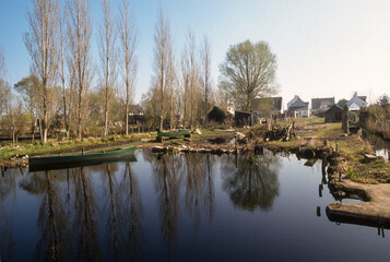 Fototapeta premium Barque, pêcheurs, Parc naturel régional, Marais de la Grande Briere, 44, Loire Atlantique, France