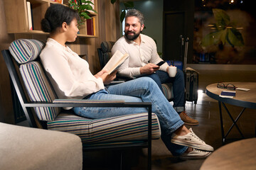 Obraz premium Male and female waiting for check-in in hotel lobby