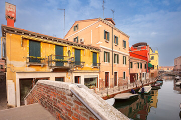 Fototapeta na wymiar Venice. Old beautiful houses over the canal on a sunny day.