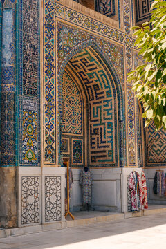 Colorful exterior, Samarkand Registan
