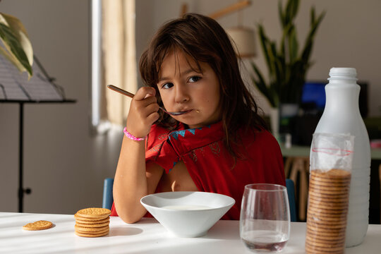 5 years old girl eating breakfast