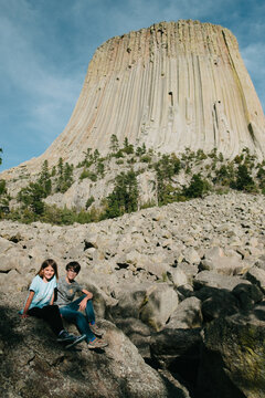 Kids sitting in front of Devil's Tower National Monument 