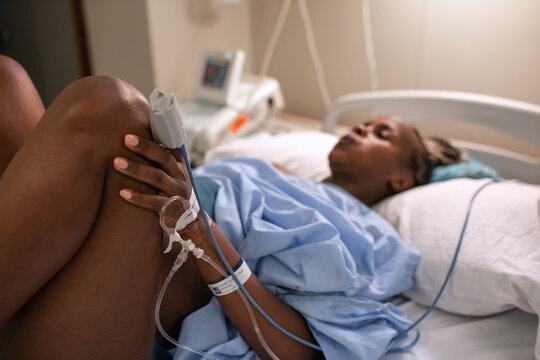 Pregnant woman with pulse oximeter and IV line