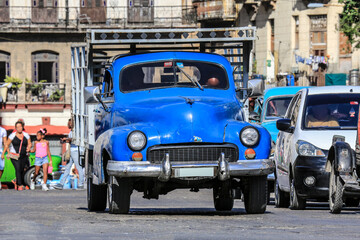 Wunderschöner blauer Oldtimer auf Kuba (Karibik)