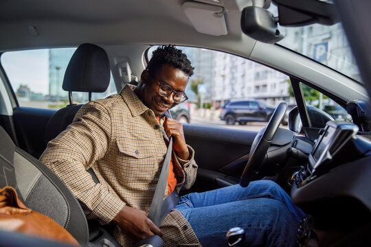 Student driver buckling seatbelt in car
