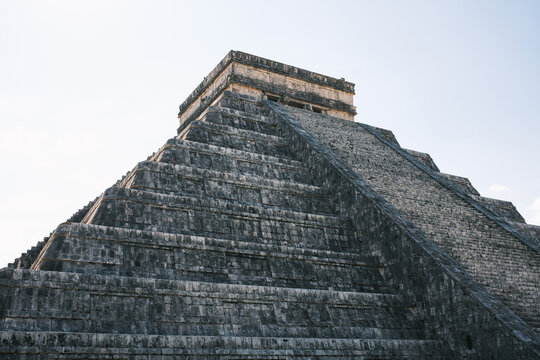 chichentiza pyramid of the mayan culture