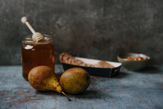Pears, honey and crackers
