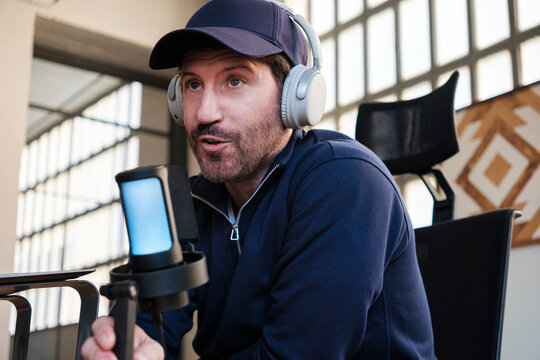 Podcaster streaming in live with microphone