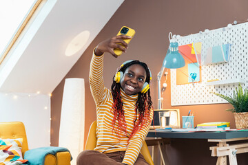 Teen Blogger taking self picture