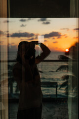 Obraz premium Sunrise in the caribbean sea with palm trees