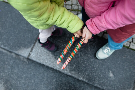 let's match the  lollipops
