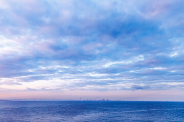 東京の海から見る千葉県木更津沖の景色