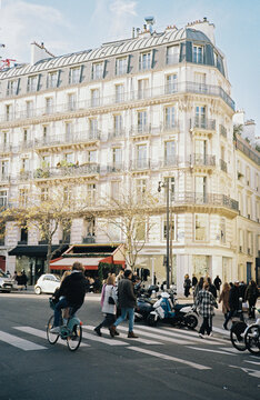 Parisian street scene