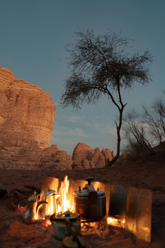 Traditional cooking in Tabouq desert