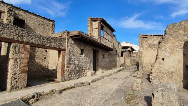 Pompei - Panoramica dell'incrocio di Via di Castricio con Vicolo di Praquius Proculus