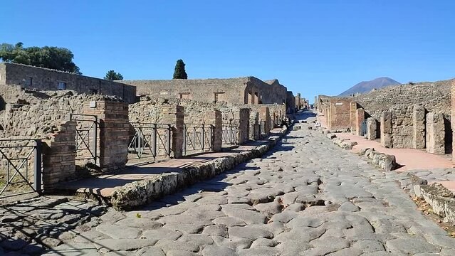 Pompei - Panoramica di Via Stabiana da Porta di Stabia