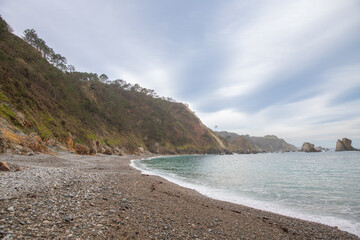 Sommerliche Entspannung an der grünen Küste in Asturien, Spanien