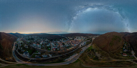 Purkersdorf bei Dämmerung von oben - 360 Grad Panorama