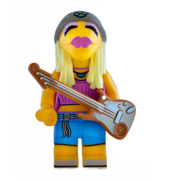 Dortmund - Deutschland 25. März 2023 Lego Figur Musikerin von der Muppet Show

