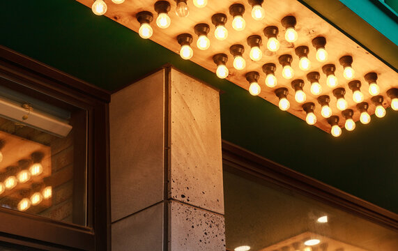 Several light bulbs on the ceiling of a cafe.