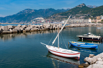 Fototapeta na wymiar Le port de Salerno en Italie