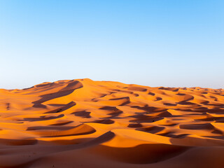 Fototapeta na wymiar Stunning sand dunes near Merzouga, Morocco during sunset - Landscape shot 1