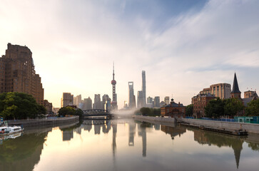Fototapeta na wymiar Shanghai skyline and cityscape at sunrise 